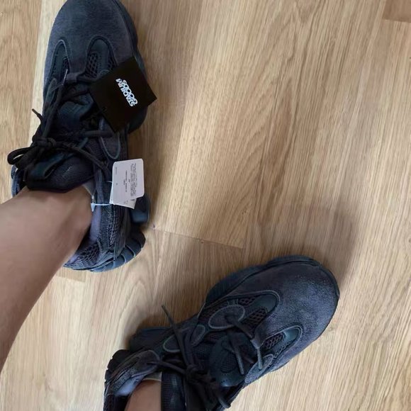 Athletic_Shoes